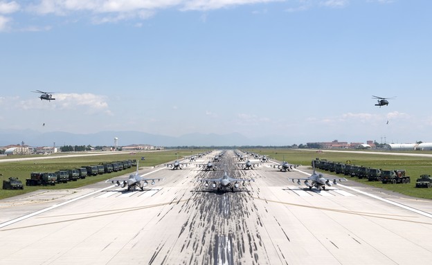 תיעוד המפגן (צילום: avianoairbase, פייסבוק)