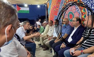 ח"כ שחאדה בביקור אבלים במשפחת אלחלאק