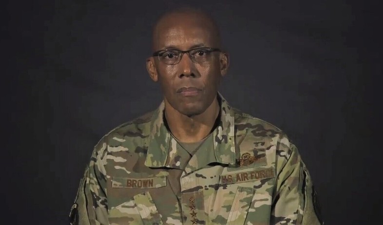 גנרל צ'ארלס בראון (צילום: PACAF, טוויטר)