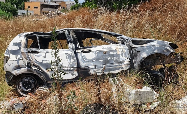מכונית שנשרפה בעימותים בג'ואריש (צילום: אור רביד, N12)