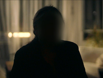 פרופיל פיקטיבי, מסמכים מזויפים והתחזות לגבר: תלמידת תיכון חשודה שאילצה קטינות לבצע עבירות מין