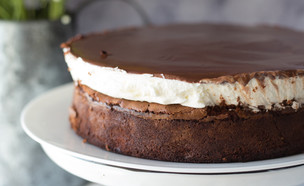 עוגת שוקולד נוסטלגית (צילום: קרן אגם, אוכל טוב)