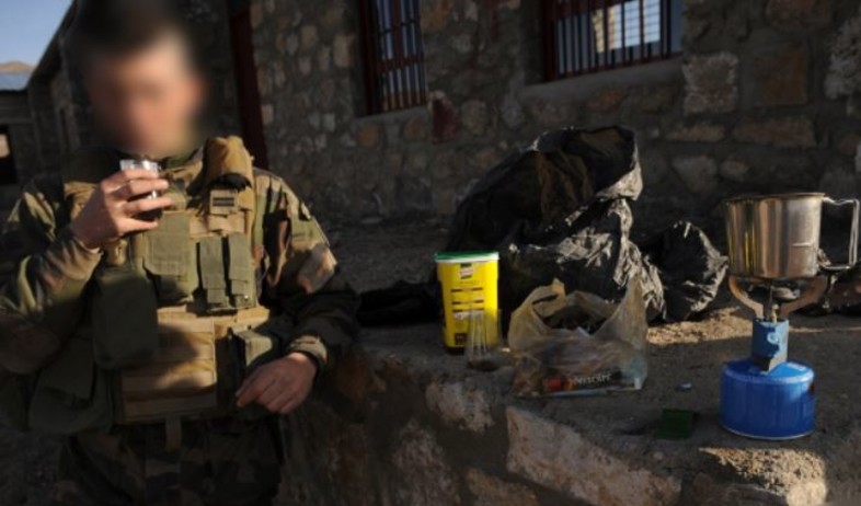 חייל, קפה (צילום: MASSOUD HOSSAINI/AFP via Getty Images)