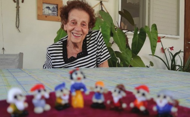 תלמה קיבלה את הצעצוע שלה שאיבדה בשואה אחרי 70 שנה (צילום: יקינתון ביטאון צאצאי הייקים בישראל בהוצאת ארגון יוצאי מרכז אירופה)