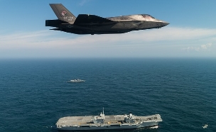 חמקן ונושאת מטוסים (צילום: Lockheed Martin/Ministry of Defence via Getty Images)