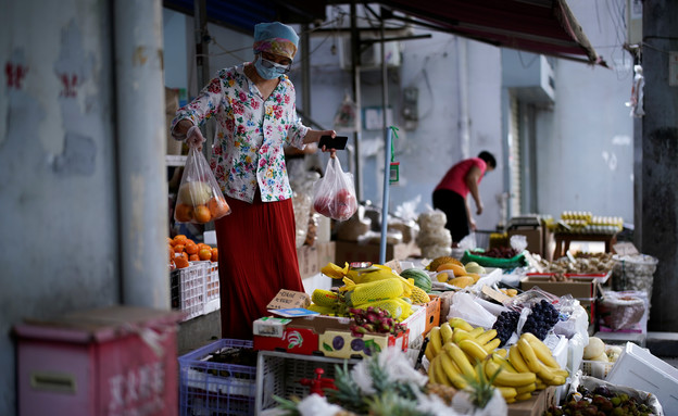 סין מציעה לחוואים לעבור לגדל פירות וירקות - במקום  (צילום: אלי סונג, רויטרס_)
