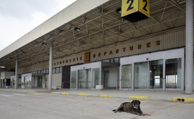 שדה תעופה ביוון (צילום: Milos Bicanski, getty images)