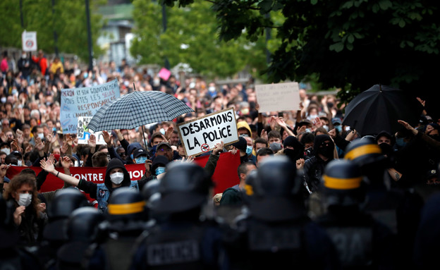 מחאות נגד גזענות בפריז (צילום: Reuters)