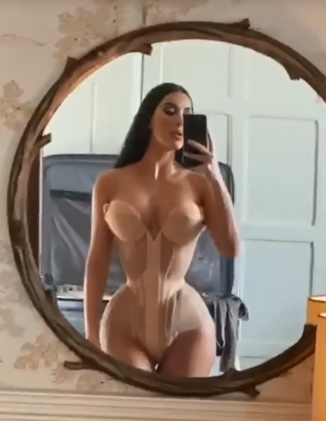 קים קרדשיאן במחוך. יוני 2020 (צילום: @kimkardashian, instagram)