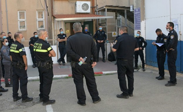 המשטרה אוכפת את הסגר בטבריה (צילום: דוברות המשטרה)