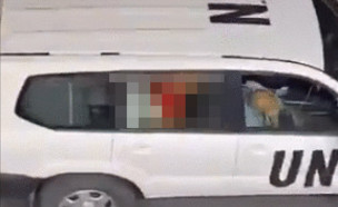 תיעוד: זוג מקיים יחסי מין ברכב של האו"ם בתל אביב (צילום: צילום מסך מתוך טוויטר)