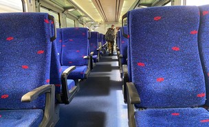 קרונות ריקים מנוסעים (צילום: קבוצת בארכבת)