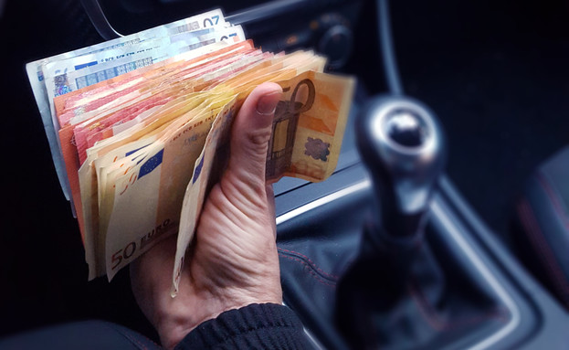 כסף מזומן (צילום: shutterstock |  Fventura)