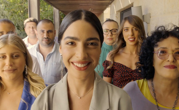 המתמודדים מגיעים למסעדה של אבי וליאור