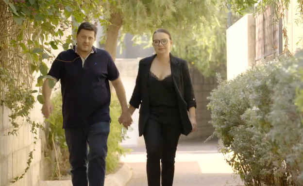 המתמודדים מגיעים למסעדה של ספיר וסתיו