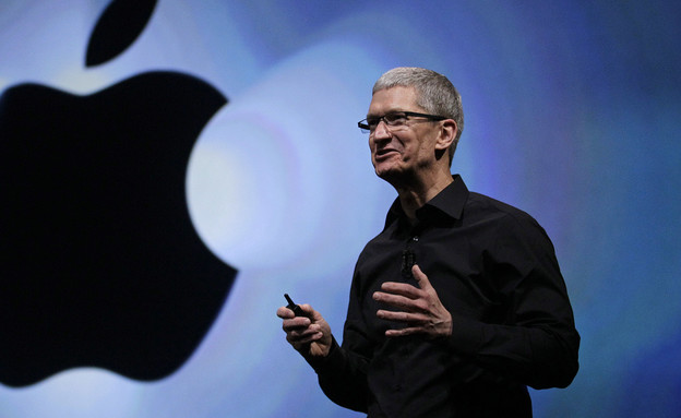 טים קוק מציג את האייפון 5 (2012) (צילום: ap)
