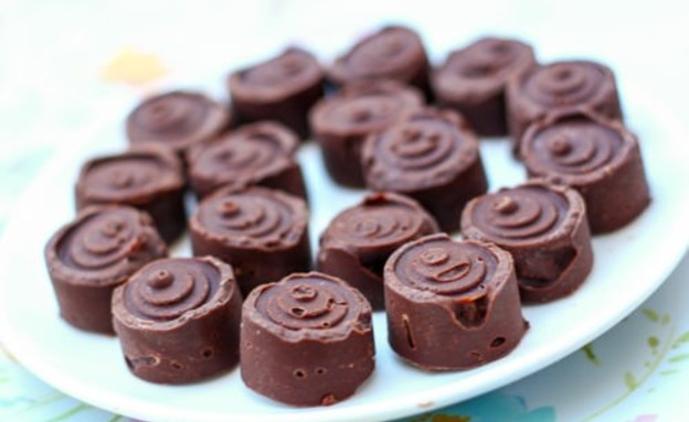 פרלינים שוקולד עם אספרסו (צילום: הגר שפר)