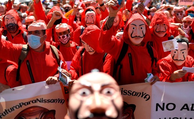 עובדי מפעל ניסאן בברצלונה מפגינים, 15.7.20 (צילום: GABRIEL BOUYS, afp)