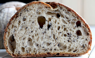לחם מחמצת חיטה מלאה (צילום: Chuah Chiew See, shutterstock)