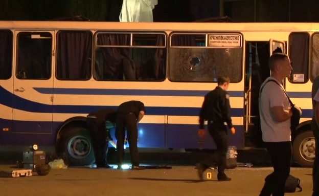 מעצר חמוש שהשתלט על אוטובוס באוקראינה (צילום: רויטרס_)