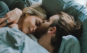 גבר ואישה במיטה (אילוסטרציה: toa heftiba, unsplash)