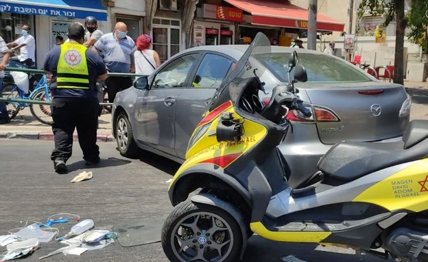זירת התאונה של נהג הרכב בן ה-50 בתל אביב (צילום: תיעוד מבצעי מד"א)