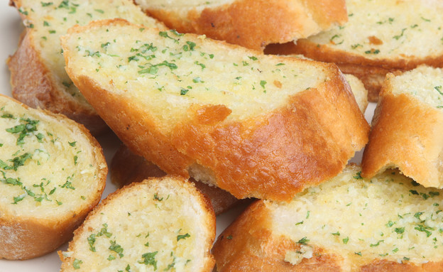 לחם שום לפני הצלייה