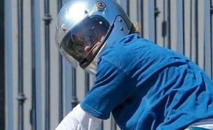 בראד פיט על אופנוע. יולי 2020 (צילום: instagram)