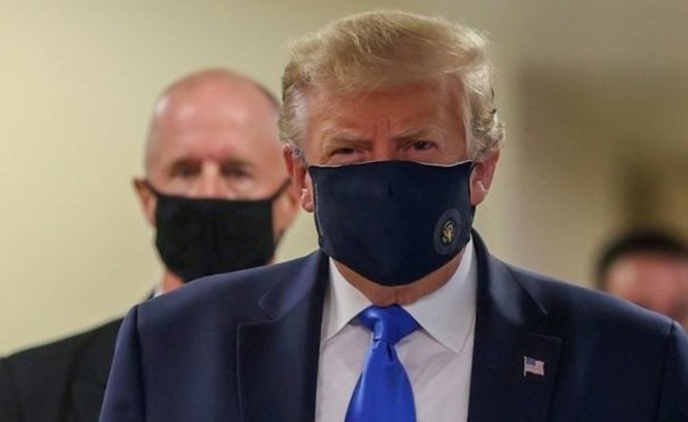 טראמפ עם מסכה (צילום: BBC)