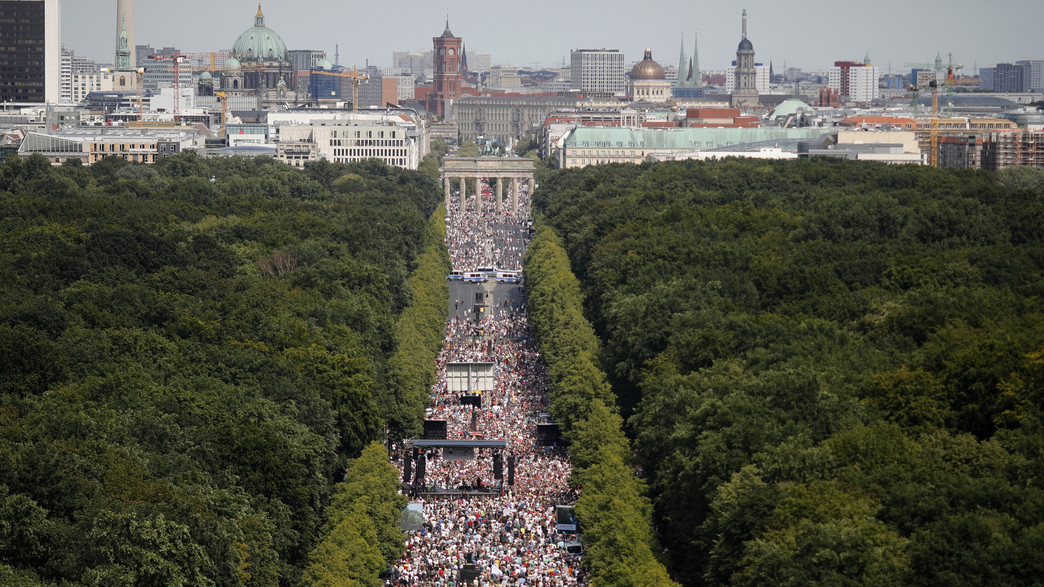 הפגנות בברלין נגד הגבלות הקורונה (צילום: ap)
