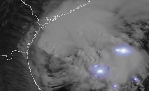 הוריקן "איזאיס" (צילום: NOAA המרכז האמריקני למעקב אחרי סופות ההוריקאן )