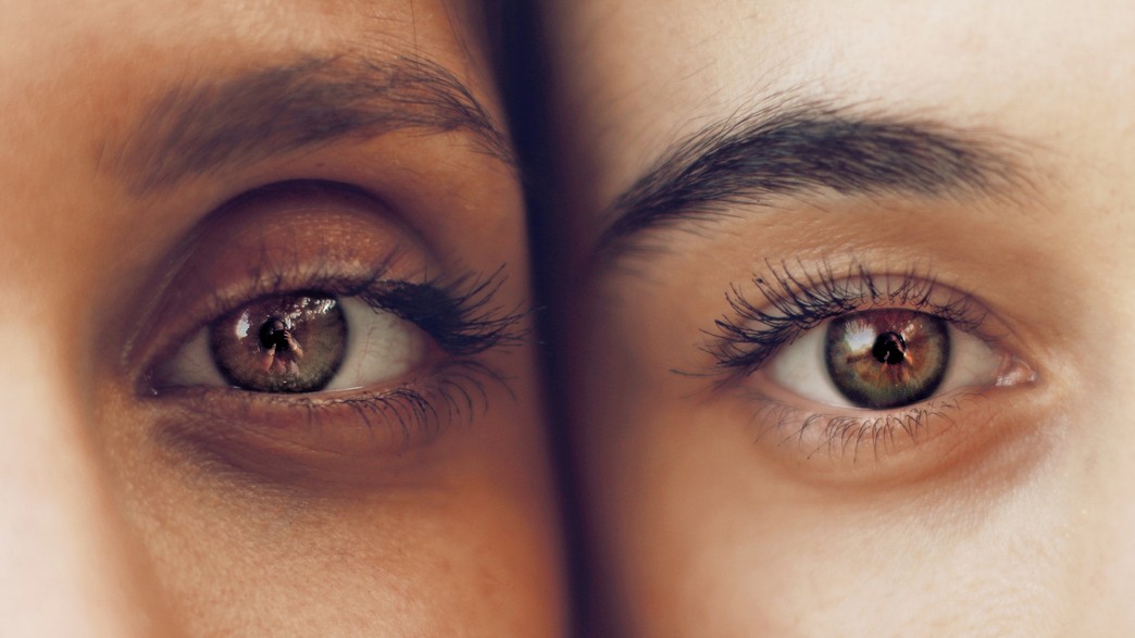 קלוז אפ עיניים נשים (צילום: soroush-karimi, unsplash)