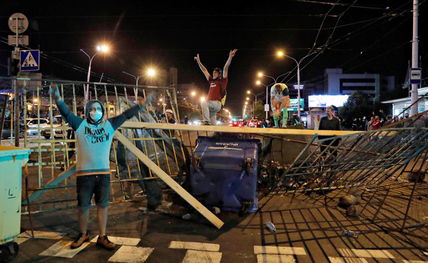 מחאות האזרחים בבלארוס שנערכו הלילה (צילום: reuters)