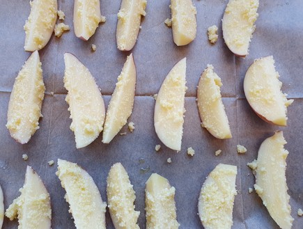 תפוחי אדמה צלויים עם פרמזן - לפני האפייה