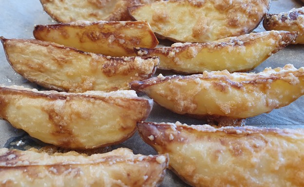 תפוחי אדמה צלויים עם פרמזן (צילום: צילום ביתי, אוכל טוב)