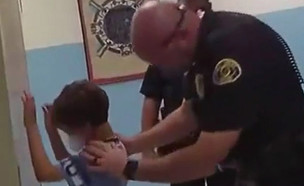 ילד נעצר (וידאו WMV: טוויטר, twitter)
