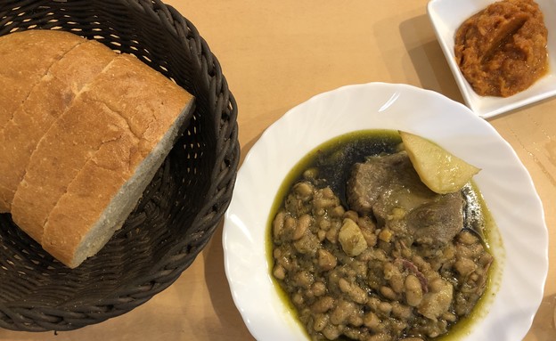 סיור אוכל נתניה, צ'צ'ו (צילום: ריטה גולדשטיין, אוכל טוב) סיור אוכל נתניה, צ'צ'ו (צילום: ריטה גולדשטיין, אוכל טוב)