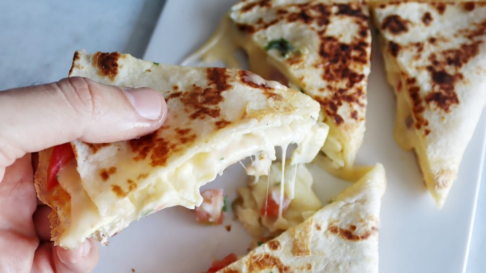 חביתה בטורטייה (צילום: רון יוחננוב, mako אוכל)