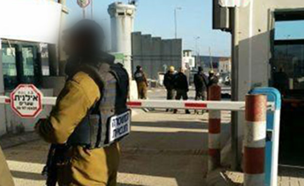 מחסום קלנדיה, למצולמים אין קשר לנאמר (צילום: מדברים תקשורת, חדשות) מחסום קלנדיה, למצולמים אין קשר לנאמר (צילום: מדברים תקשורת, חדשות)