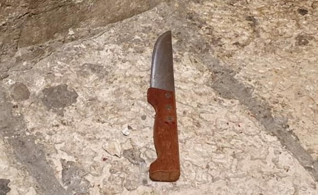 הסכין מפיגוע הדקירה בעיר העתיקה (צילום: דוברות המשטרה)