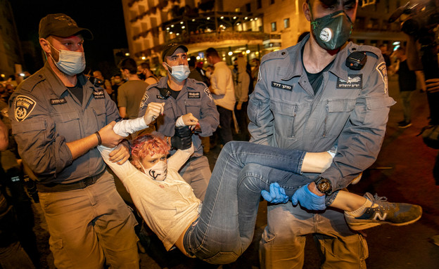 עצורים בהפגנה מול בלפור 2 (צילום: אוליביה פיטוסי, פלאש 90, פלאש/90 )