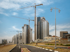 אתר בנייה בכניסה לעיר