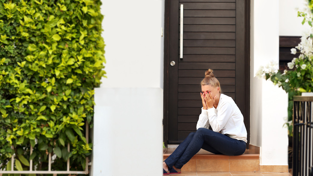 אישה בוכה (צילום: LADO | shutterstock)