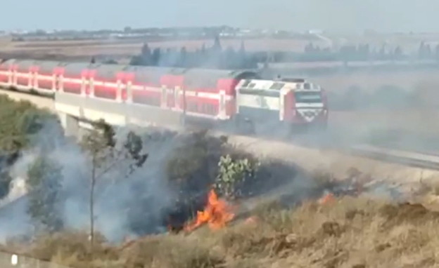 שרפה מבלון ליד רכבת בשדות נגב (צילום: דוברות המועצה שדות נגב)