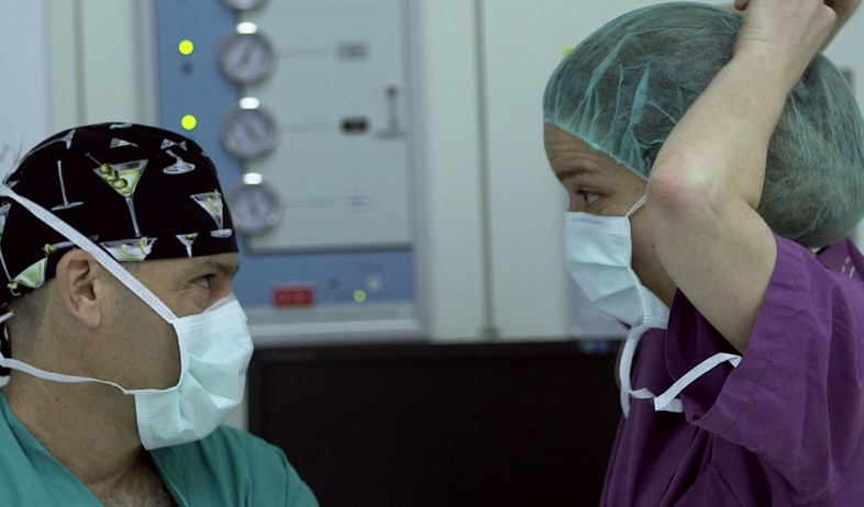 ד"ר שני גורן והמנתח (צילום: המתמחים2, קשת)