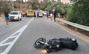 רוכב אופנוע נהרג בתאונה (צילום: תיעוד מבצעי מד"א)