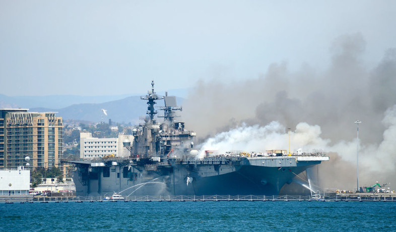 השריפה (צילום: Lt. John J. Mike/U.S. Navy, GettyImages)