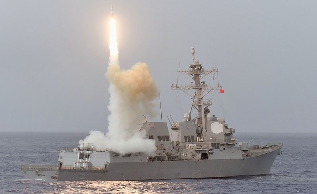ירי מספינת קרב (צילום: הצי האמריקאי, GettyImages)
