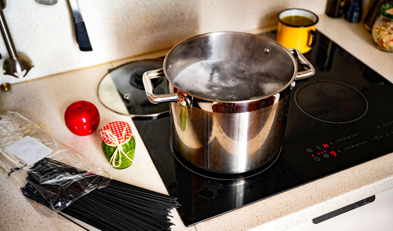מטבח, כיריים חשמליות (צילום:  hsunny, Shutterstock)