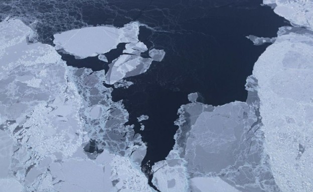 קרחונים נמסים בגרינלנד ואנטרקטיקה (צילום: skynews)